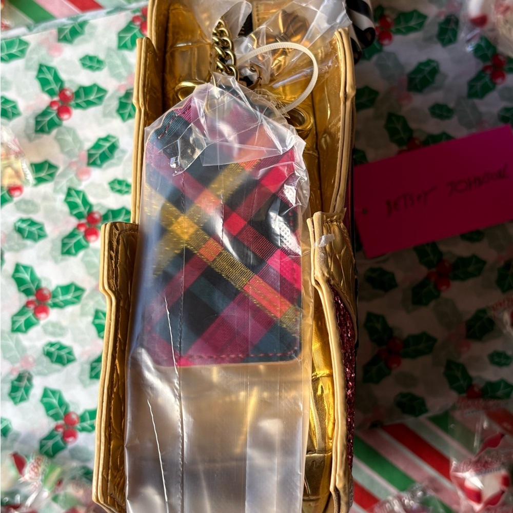 🎄🎁🎄 BETSEY JOHNSON  KITSCH STACK OF GIFTS CROSSBODY BAG 🎄🎁🎄 NWT🎄🎁🎄 - Picture 13 of 16